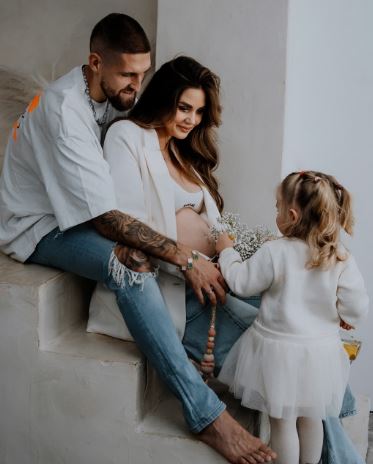 Alicia Andrich with her husband Robert Andrich and daughter